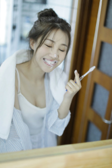 年轻漂亮的妺妺6中文字幕版BD